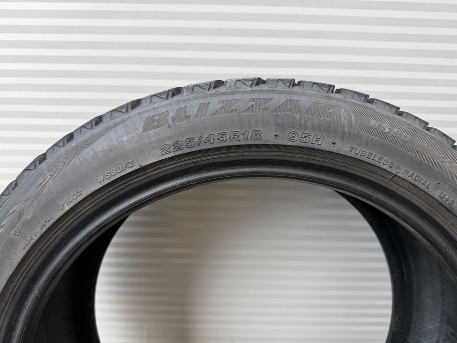 2 зимни гуми Bridgestone Blizzak WS80 225/45R18