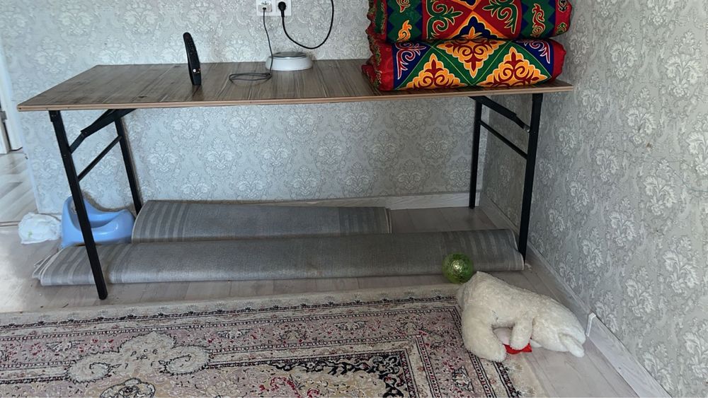 Стол  большой длиный