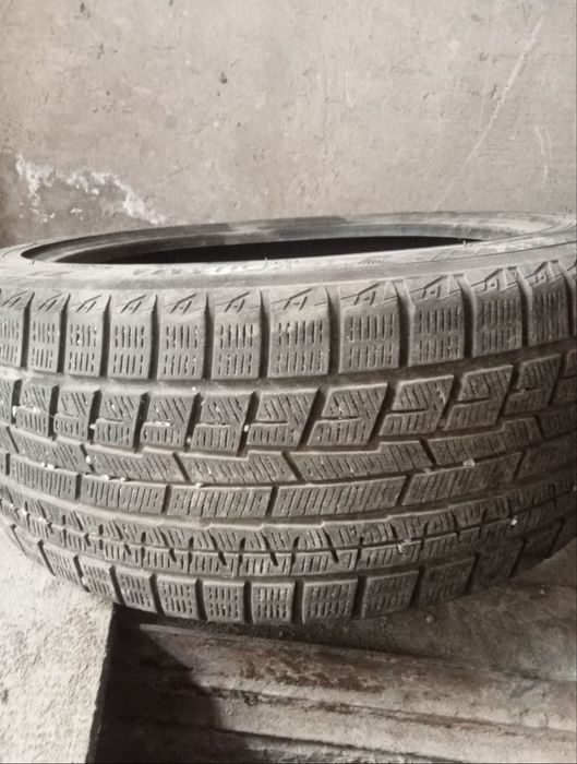 Продам Шины 235/45/18