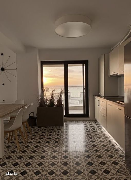 Vedere la mare in complex cu piscina si parcare privata — fotografia 3