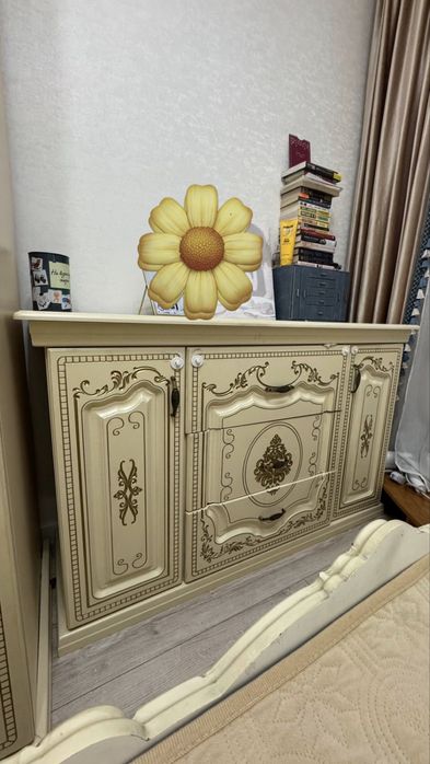 Продам спальный гарнитур