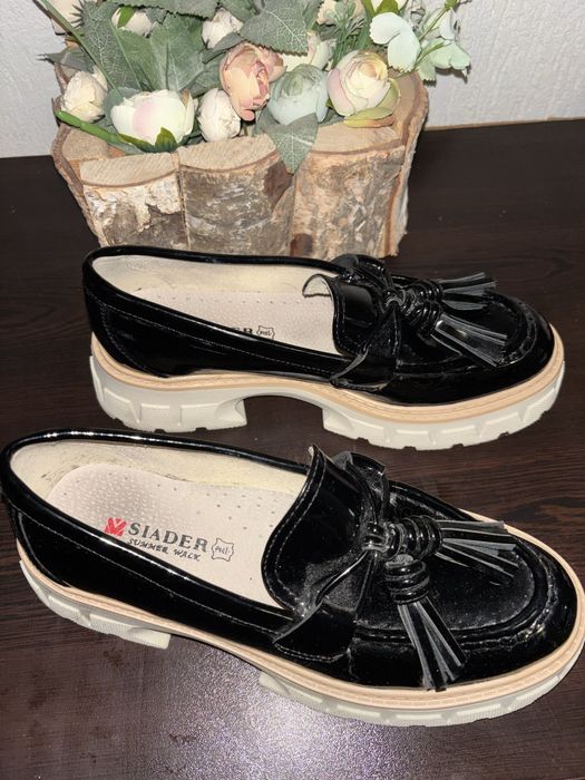 Черни  лачени лоуфъри