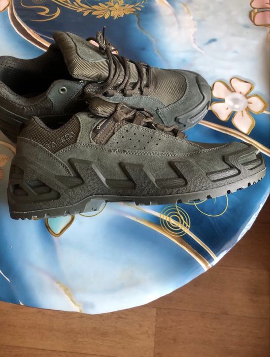 Продам кроссовки Демисезон