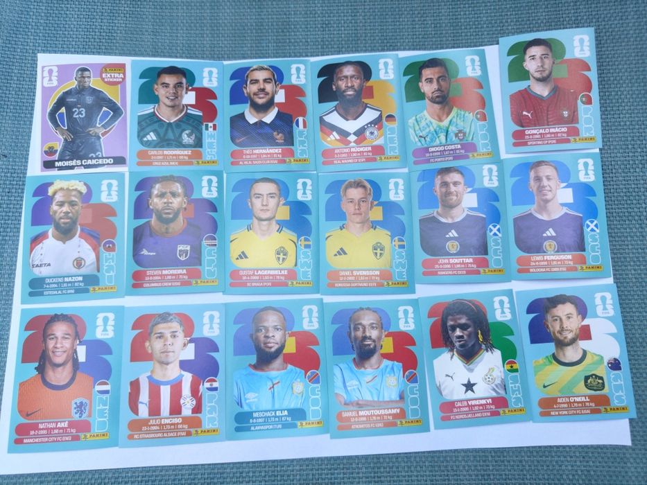 Vând cartonase Panini World Cup 20266