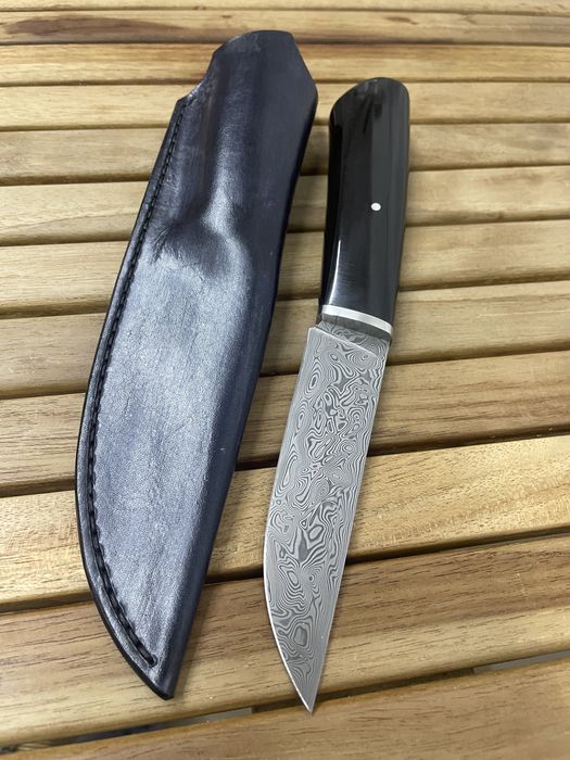 Vand cutit damasteel faurit de Sami Faur