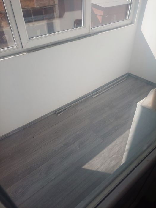 Apartament et.1 Deco. Comf. 1 bucatarie decomandata cu holul sup.52 mp