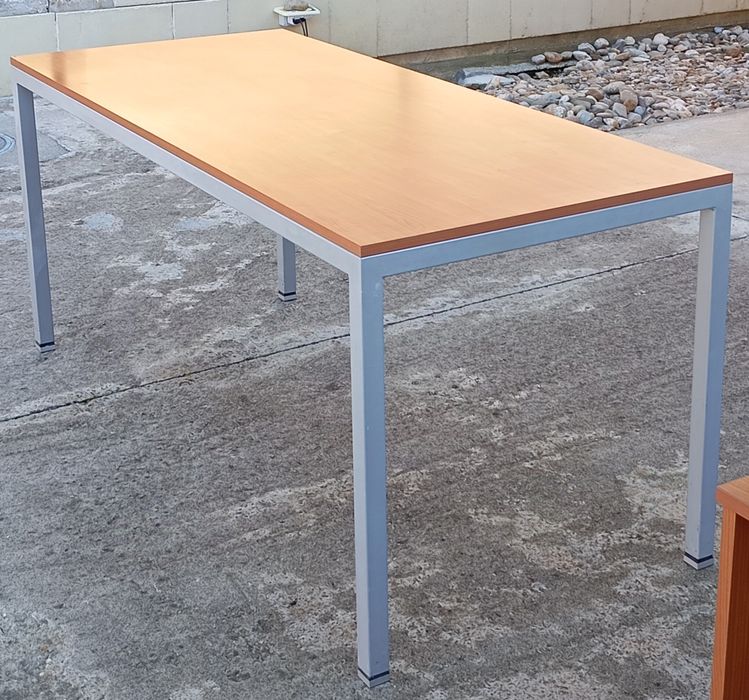 Vand mese bucatarie si birou