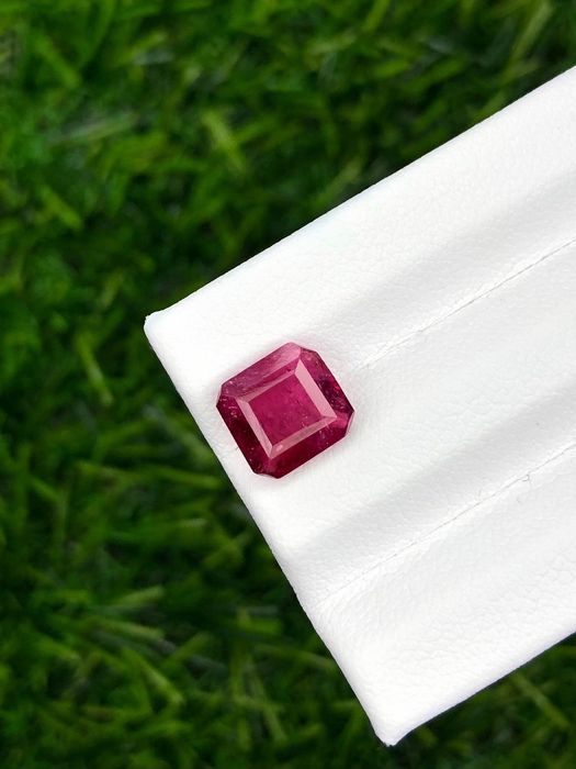 Турмалин Рубелит със сертификат AIG