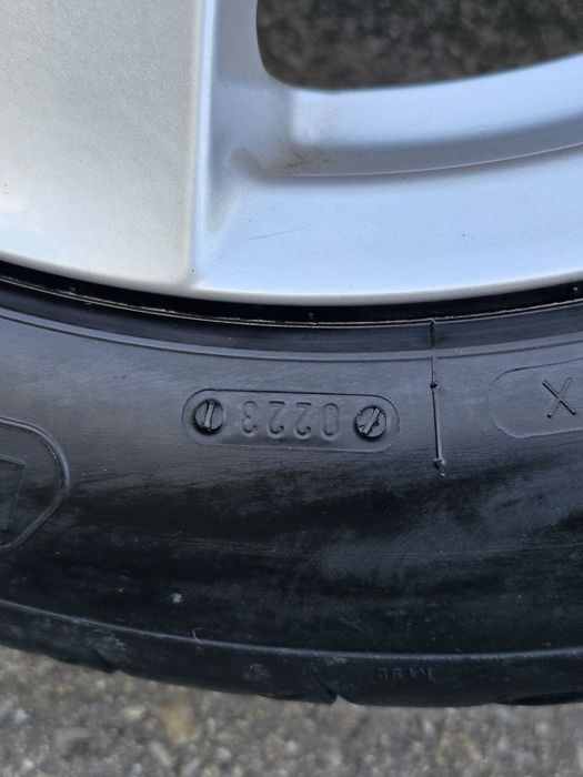 Vând set anvelope cu jante Tigar 225/50 R17