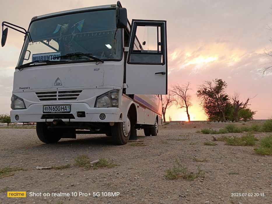 Автобус 2011 года