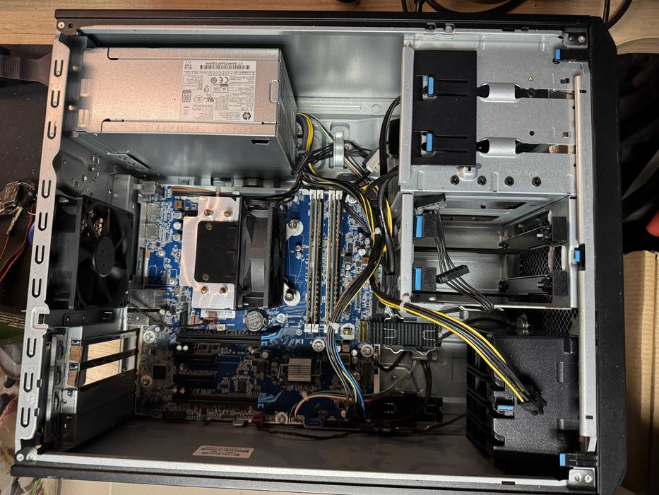 HP Z2 G4 Tower Xeon E 2174G 3.80GHz / 64GB DDR4 / 1TB + 256GB SSD