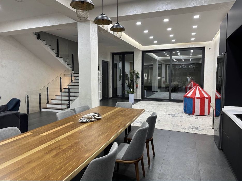 Гостиница России-Сдается новый дом в престижном районе!