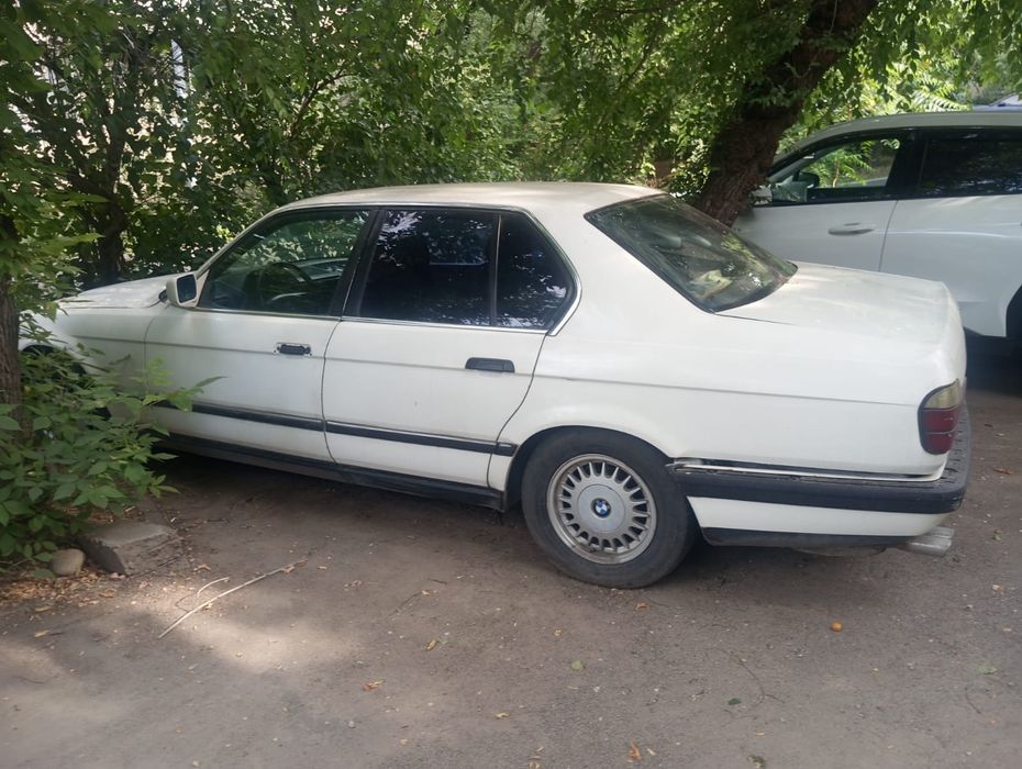 Продам автомобиль BMW730