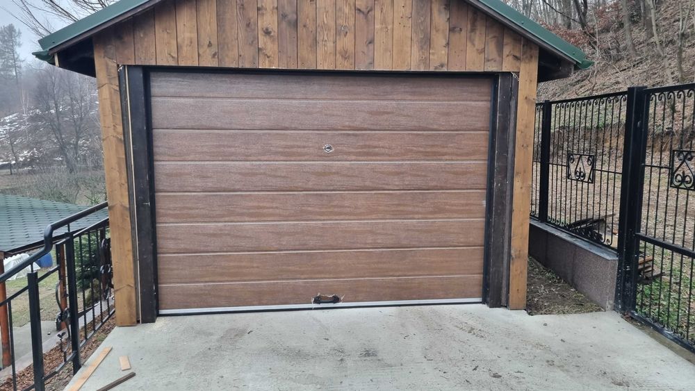 uși de garaj secționale culoare wenghe