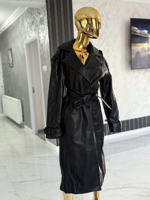 Trench Bershka nou