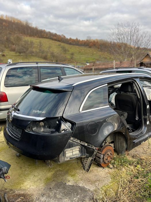 Dezmembrez Opel Insignia 2.0 Diesel manual/automat, break/limuzina