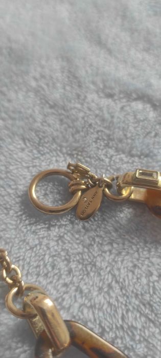 Махагоново колие Ан Тейлър