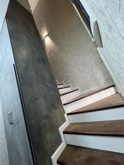 Mirabod rayonda yengi 2 etajli katej srochna sotiladi