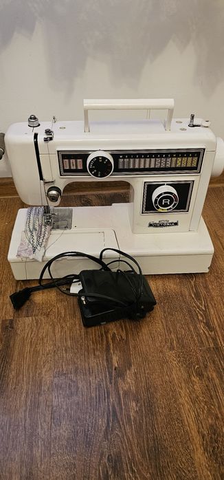 Masina de cusut Victoria