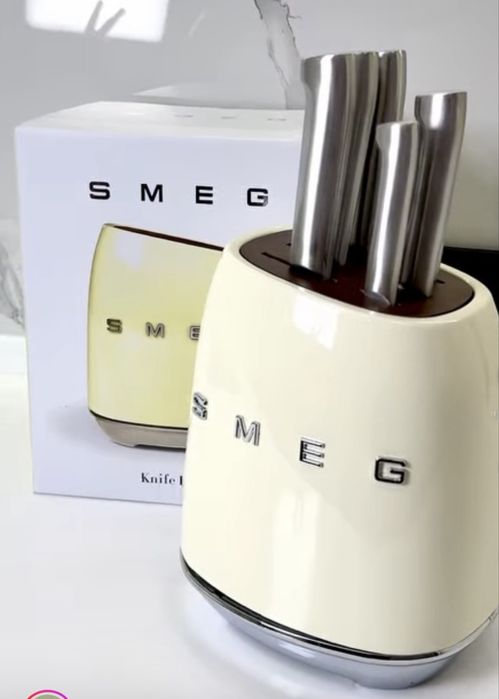 Продам набор ножей Smeg