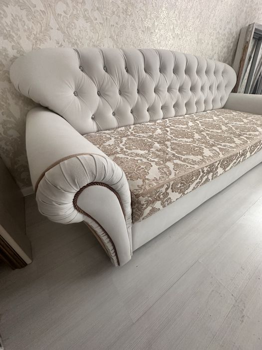 Диван продается.