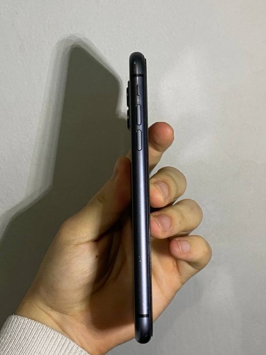 Айфон 11 продаю срочно