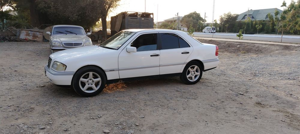 Mersedes Benz c180 202 sotiladi
