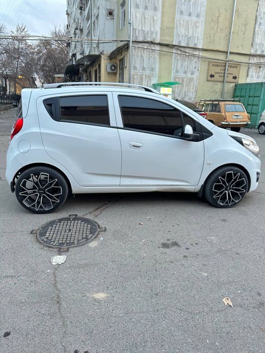 Srocna ideal Spark sotiladi