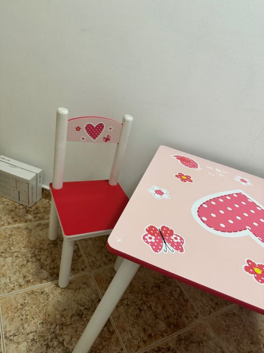 Дървена масичка със столче