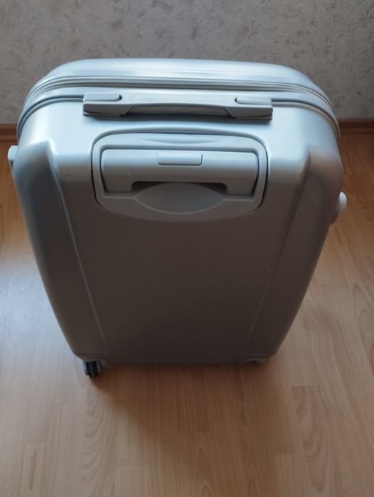 Продаётся чемодан