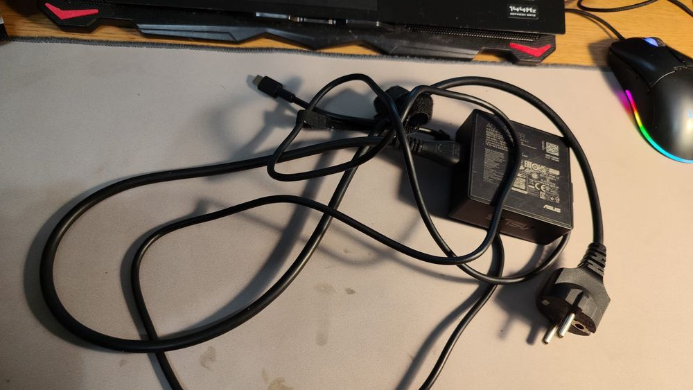 Vand Laptop Asus Zenbook14 UM425Q