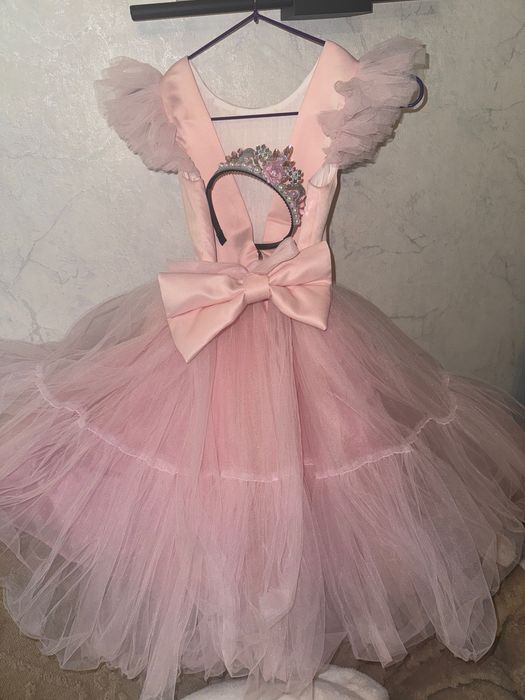 Платье бальное с короной