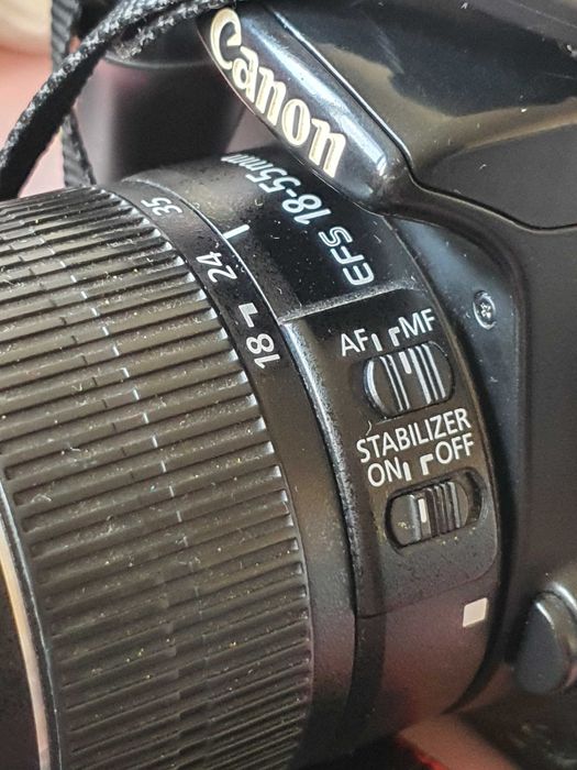 Canon EOS 1100D с китов обектив и аксесоари