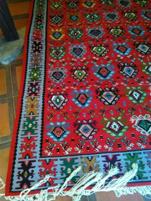 Продавам огромен антикварен Чипровски килим 1939 година