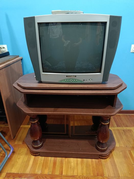 Телевизор с тумбой