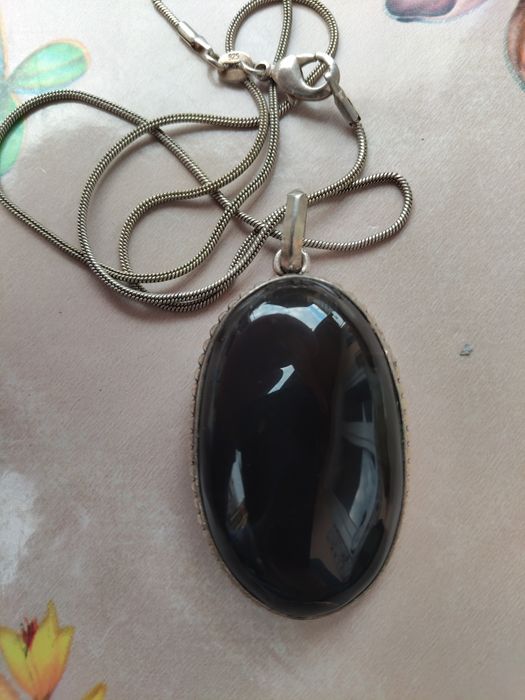 Lănțic din argint cu medalion onix