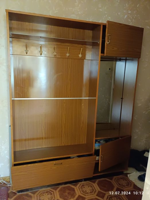 Прихожка для одежды и обуви.