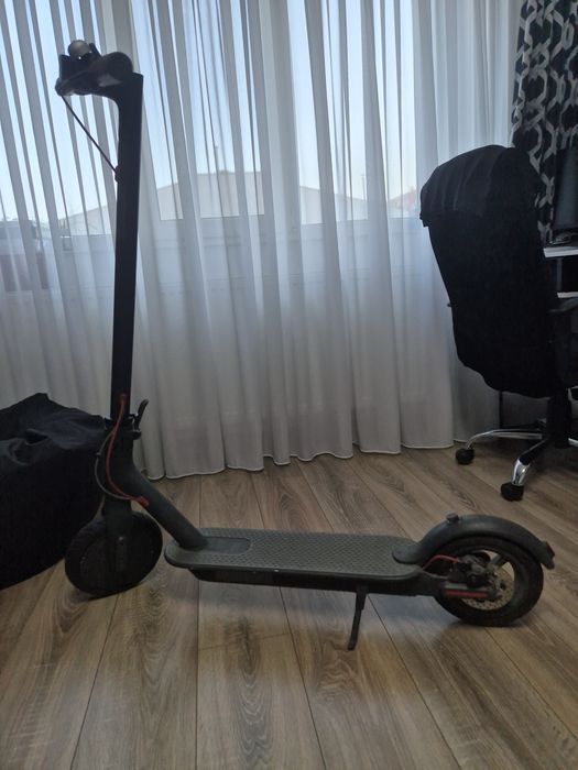 Trotinetă electrică Xiaomi Mi Electric Scooter M365 – 25 km/h, stare foarte bună