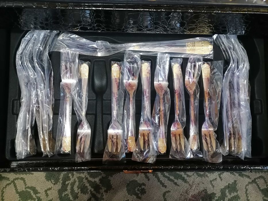 Продаю столовый набор Zepter