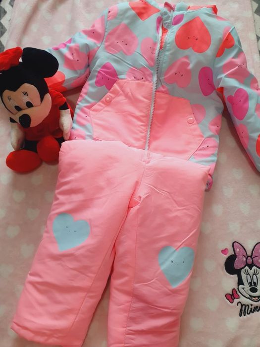 Hainute fetita marimea 92, in stare buna