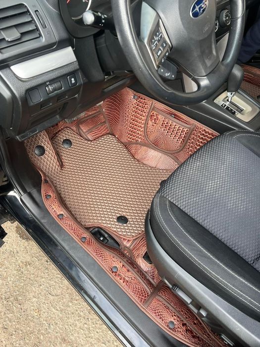 Продам 3d полики на камри и чехлы