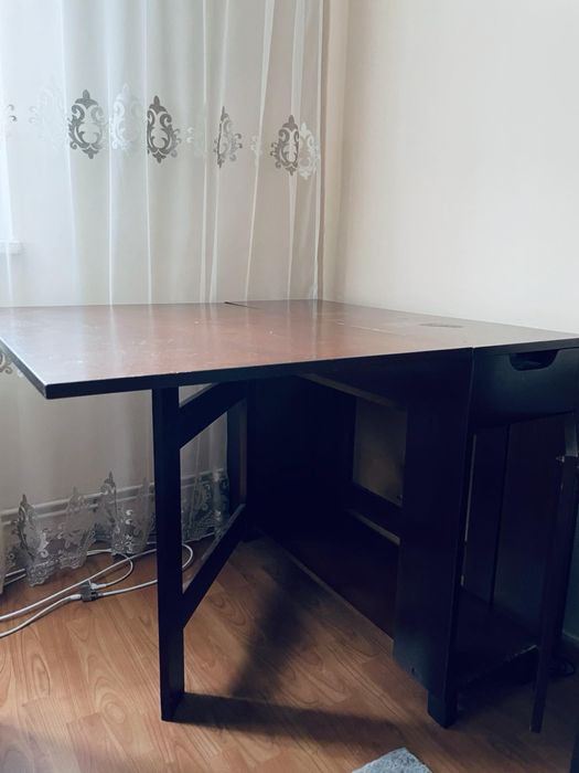 Masa plianta extensibila pentru 6 persoane, +4 scaune