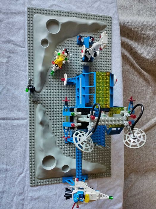 Lego Classic space 6971 Inter-Gallactic Command Base