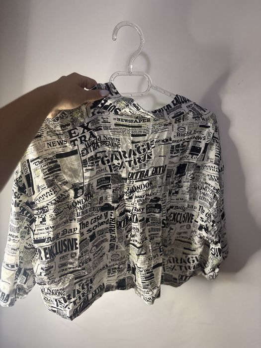 Дамска къса риза Bershka с вестникарски принт / Newspaper Print (Размер / XS / S )