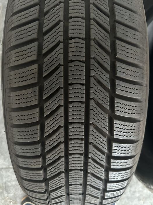 Vand 2 bucati de cauciucuri de iarna