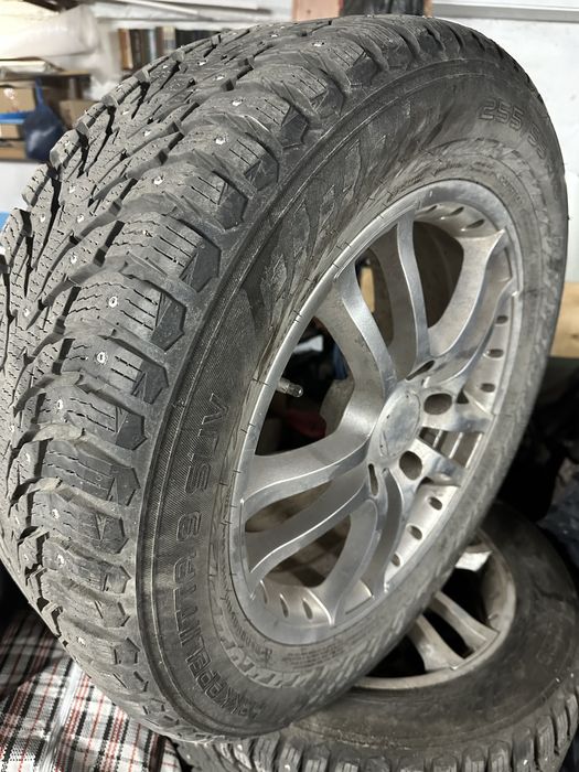 Продам зимнюю резину с дисками
