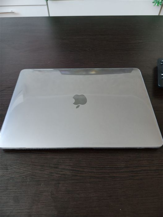 Продам MacBook Air 13 M1 2020