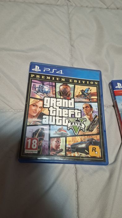 Vănd ps4 cu gta5 si god of war