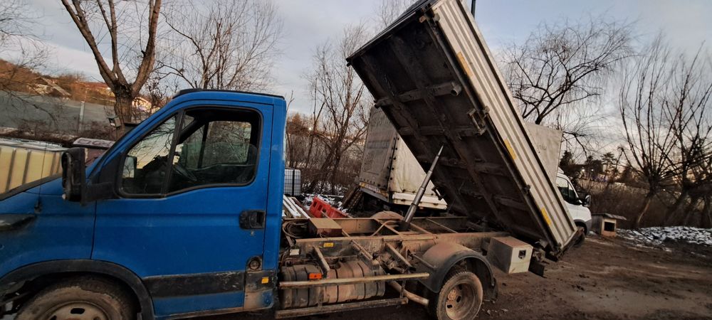 Vand sau dezmembrez iveco daily basculabil