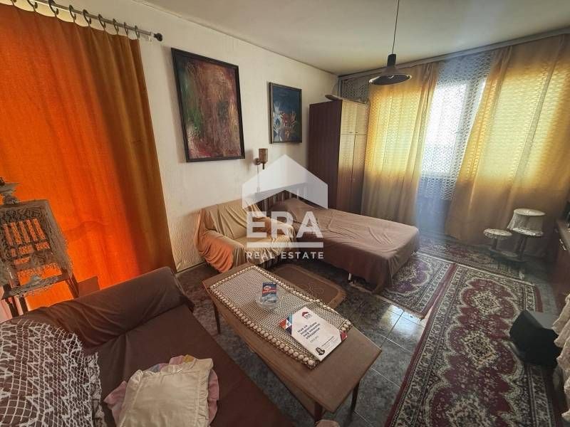 Двустаен апартамент в ж.к. Дружба 3